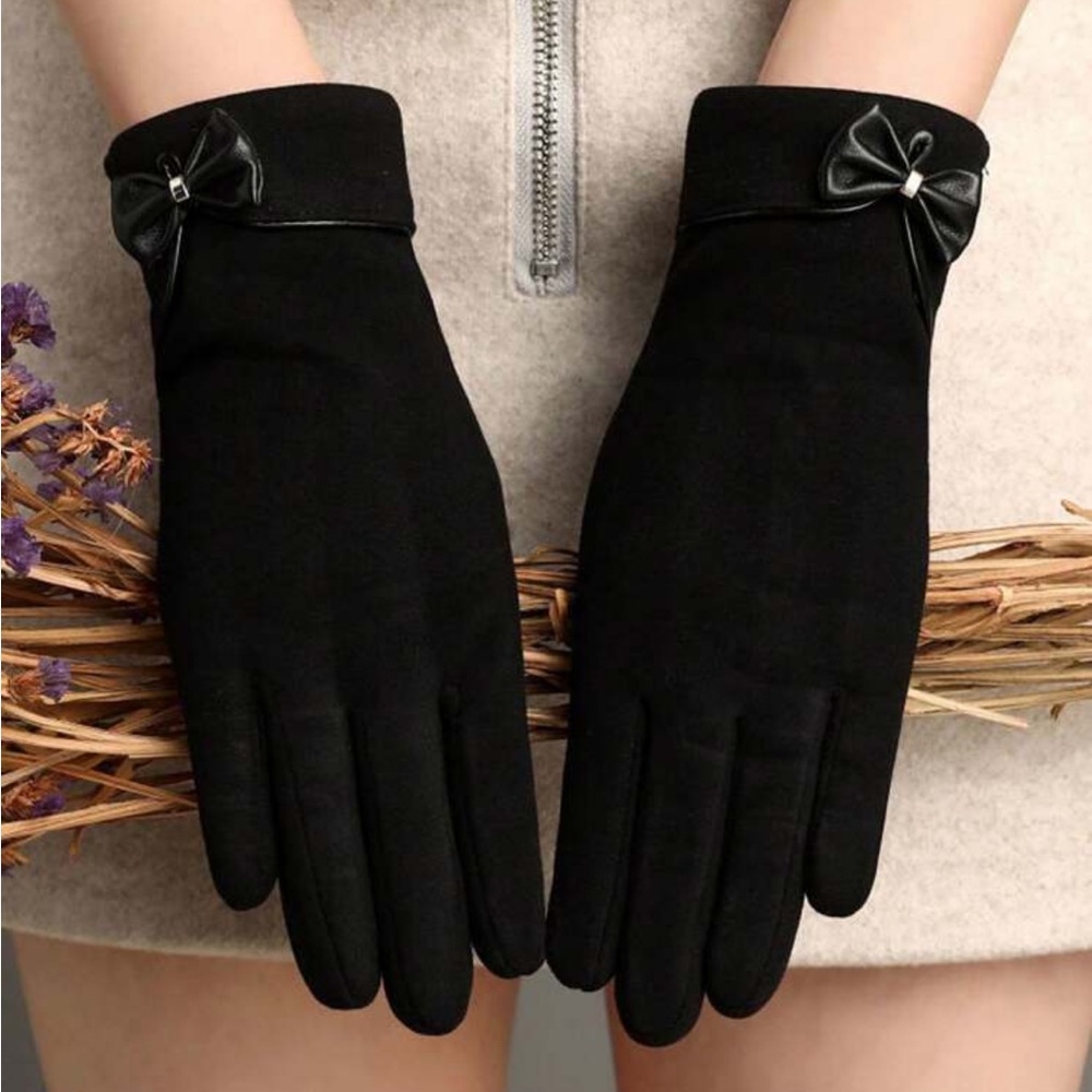 Black Thermal Winter Gloves with Bow Accent NEW 🏷️